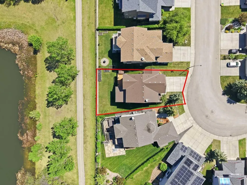 114 Cougarstone Crescent SW Calgary AB T3H 4Z5