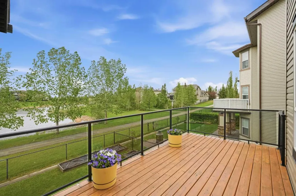 114 Cougarstone Crescent SW Calgary AB T3H 4Z5