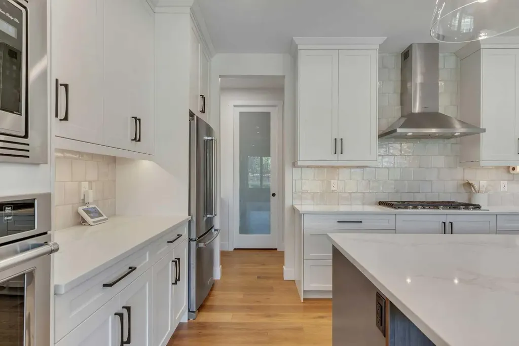 236 Marina Grove SE Calgary AB T3M 3J4