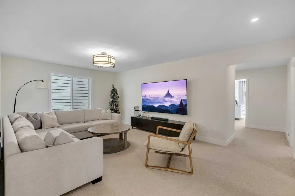 236 Marina Grove SE Calgary AB T3M 3J4