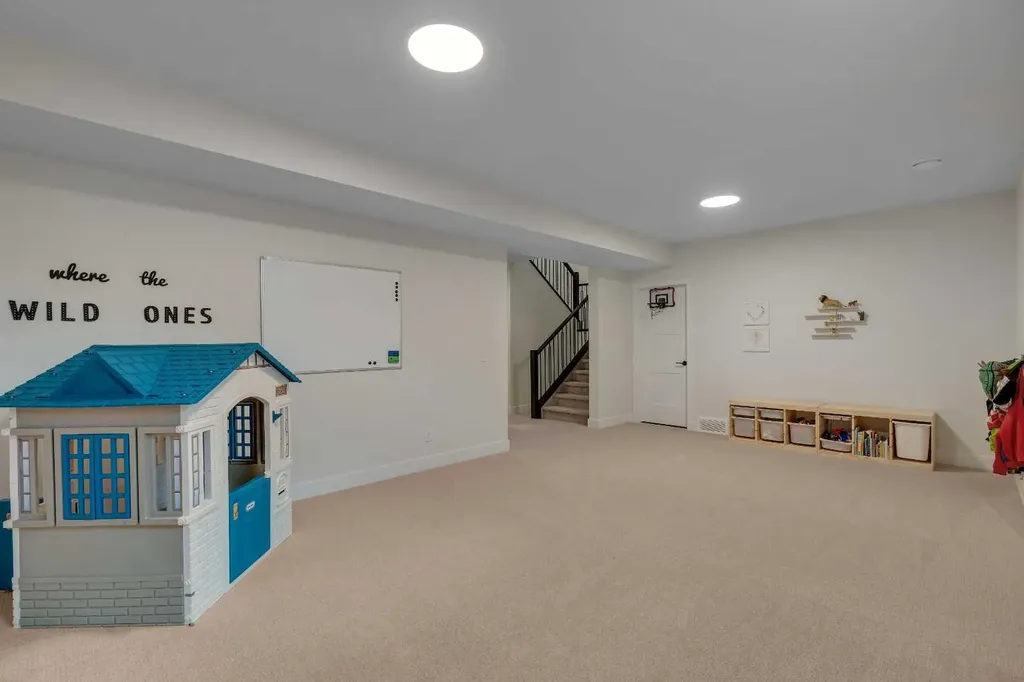 236 Marina Grove SE Calgary AB T3M 3J4