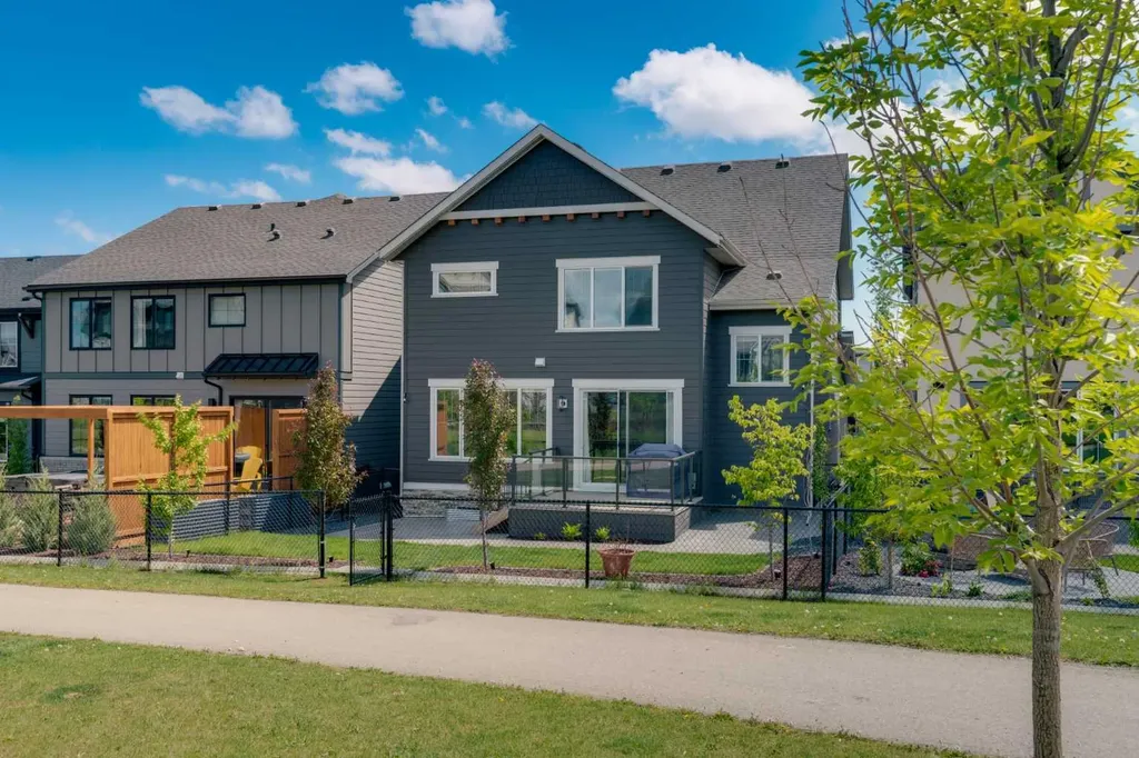 236 Marina Grove SE Calgary AB T3M 3J4