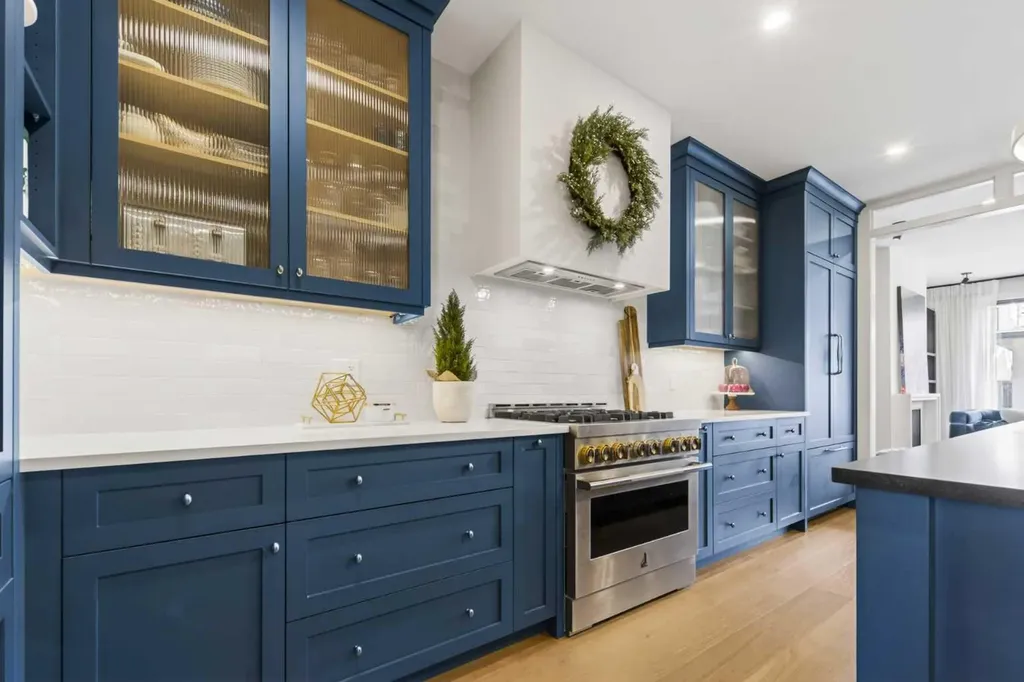 2719 5 Avenue NW Calgary AB T2N 0T9
