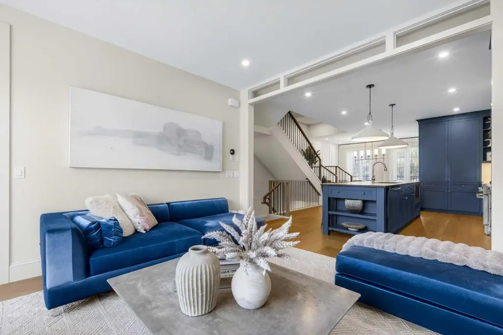 2719 5 Avenue NW Calgary AB T2N 0T9