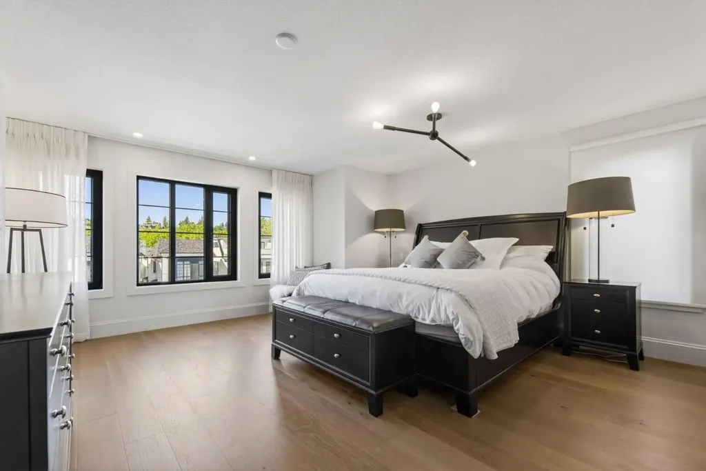 2719 5 Avenue NW Calgary AB T2N 0T9