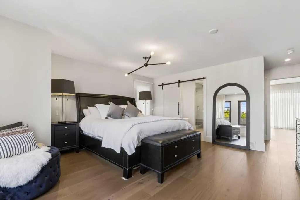 2719 5 Avenue NW Calgary AB T2N 0T9