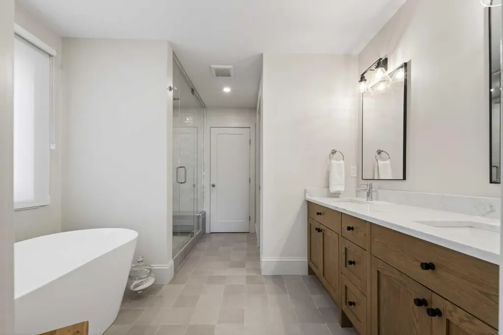 2719 5 Avenue NW Calgary AB T2N 0T9