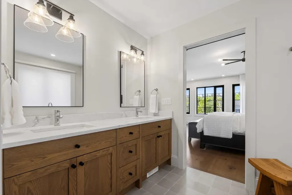 2719 5 Avenue NW Calgary AB T2N 0T9