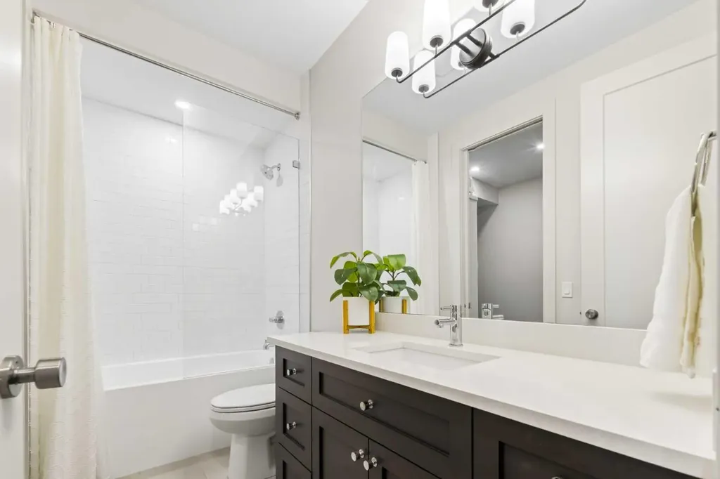 2719 5 Avenue NW Calgary AB T2N 0T9