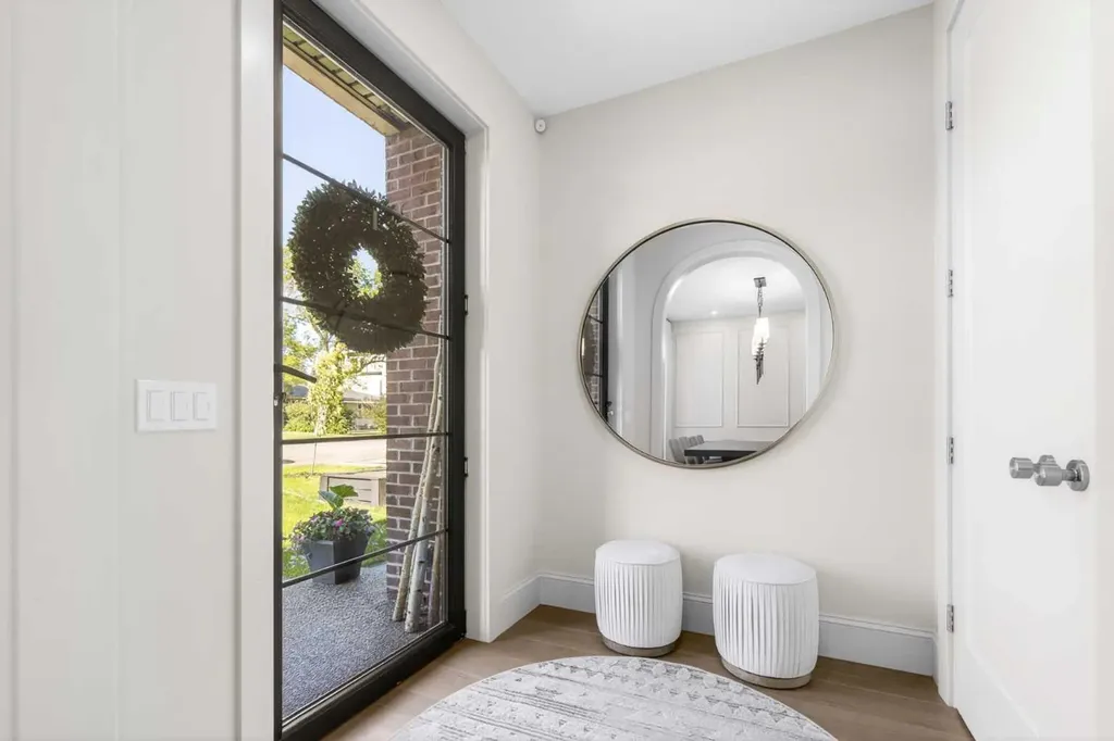 2719 5 Avenue NW Calgary AB T2N 0T9