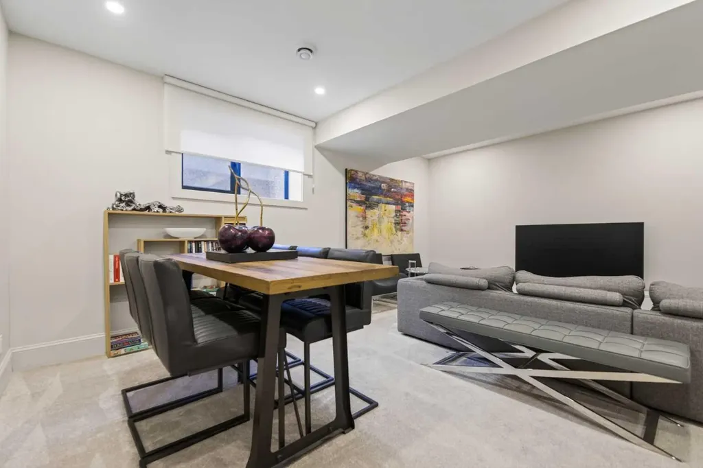 2719 5 Avenue NW Calgary AB T2N 0T9