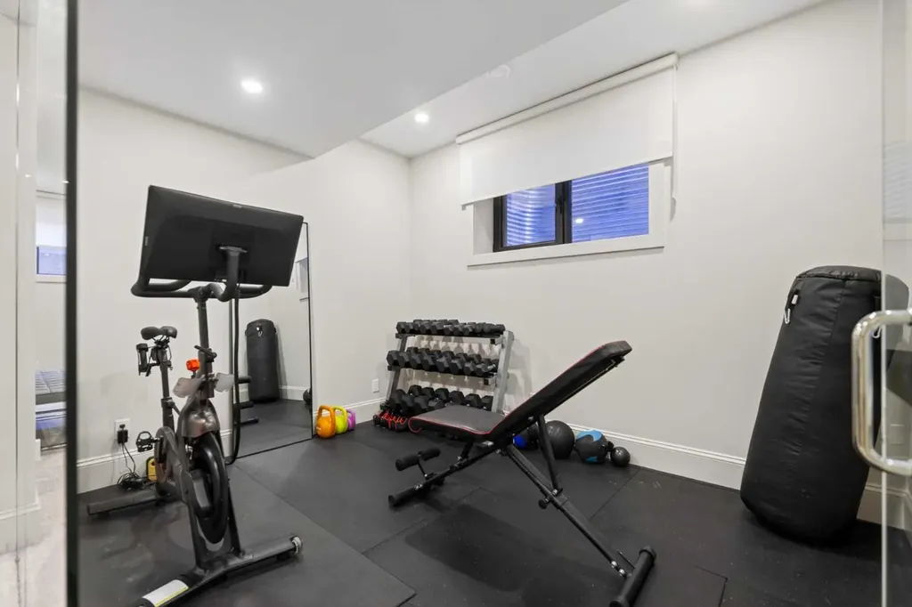 2719 5 Avenue NW Calgary AB T2N 0T9