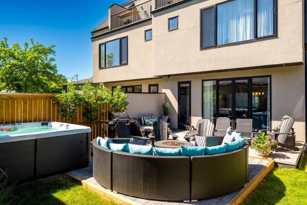 2719 5 Avenue NW Calgary AB T2N 0T9
