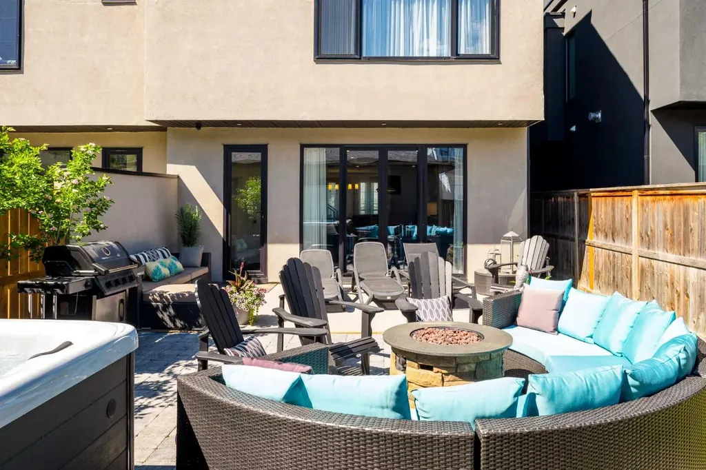 2719 5 Avenue NW Calgary AB T2N 0T9