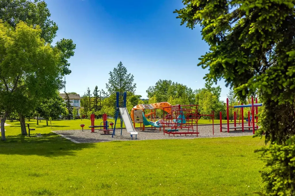 2719 5 Avenue NW Calgary AB T2N 0T9