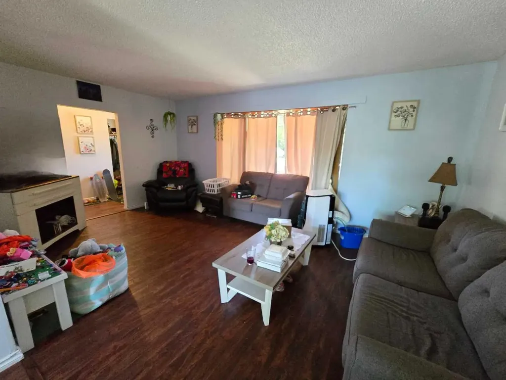 8602 95 Street Peace River AB T8S 1G5