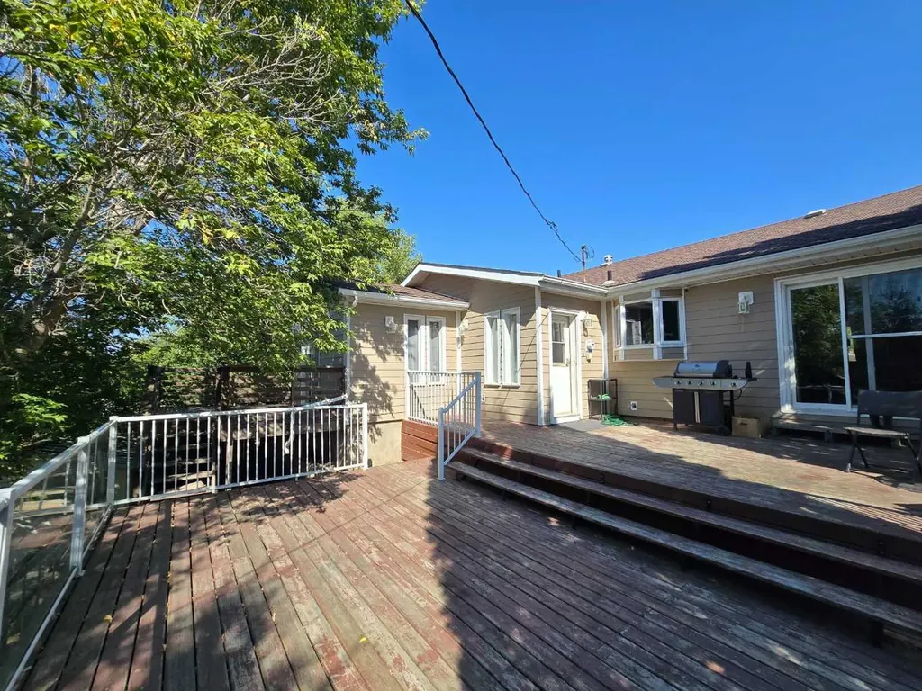 8602 95 Street Peace River AB T8S 1G5