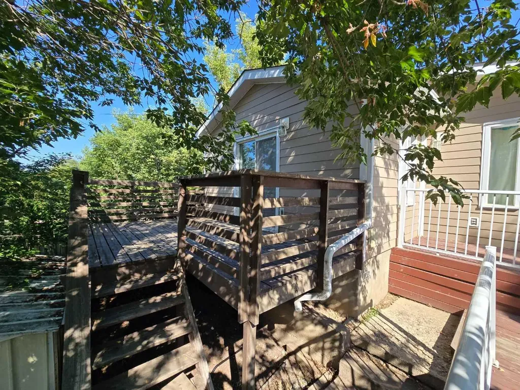 8602 95 Street Peace River AB T8S 1G5