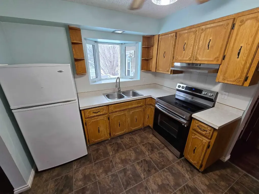 8602 95 Street Peace River AB T8S 1G5