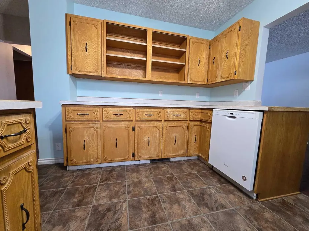 8602 95 Street Peace River AB T8S 1G5