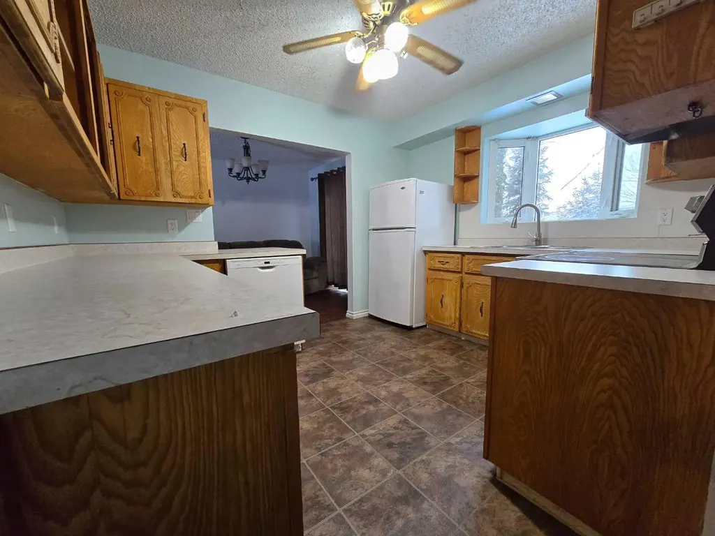 8602 95 Street Peace River AB T8S 1G5