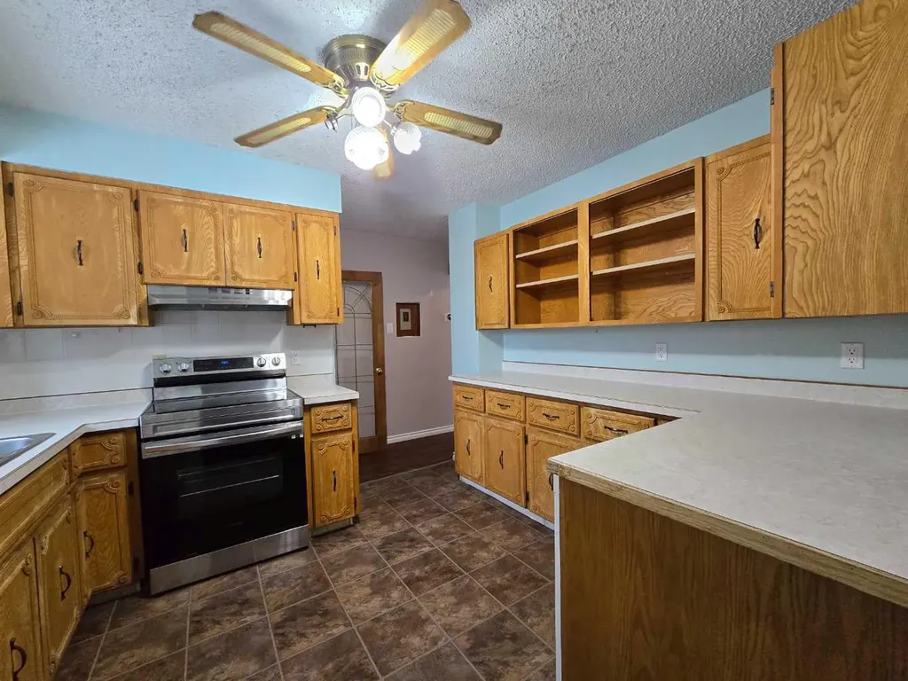8602 95 Street Peace River AB T8S 1G5
