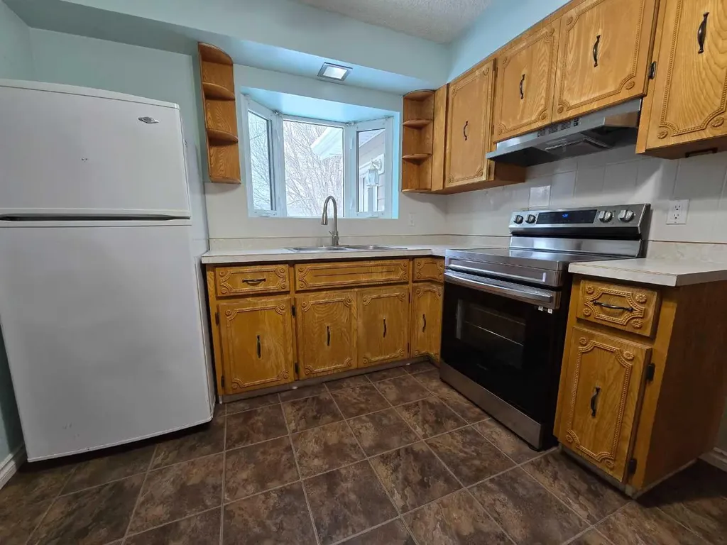 8602 95 Street Peace River AB T8S 1G5