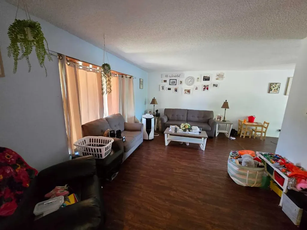 8602 95 Street Peace River AB T8S 1G5