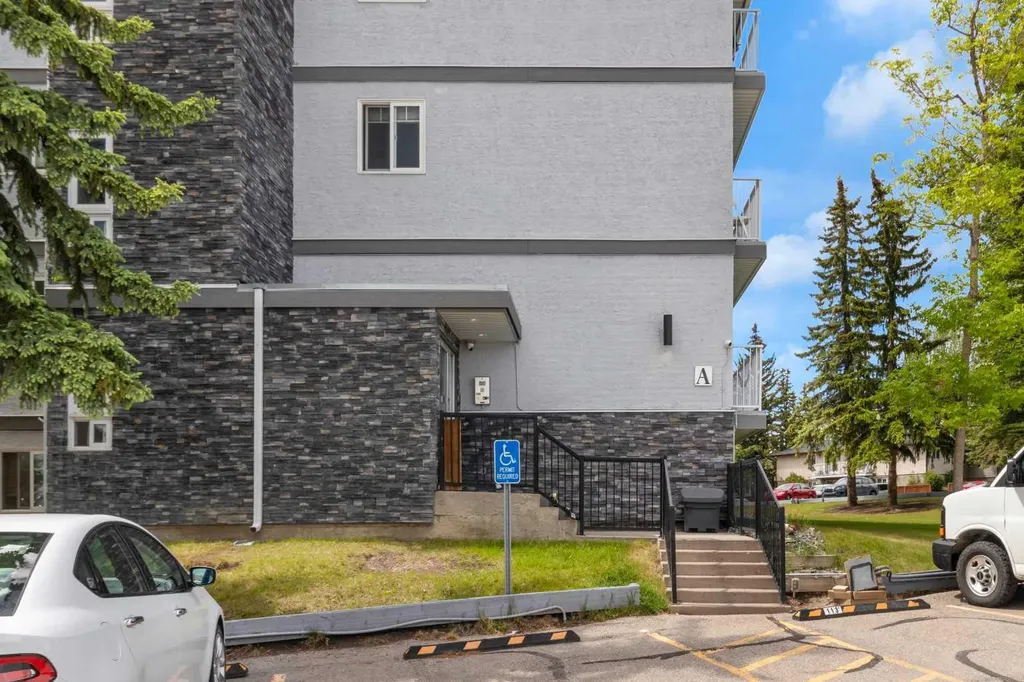 5601 Dalton Drive NW Calgary AB T3A 2E2