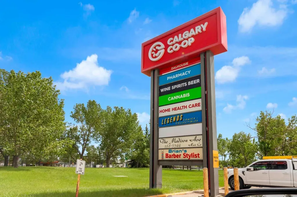 5601 Dalton Drive NW Calgary AB T3A 2E2