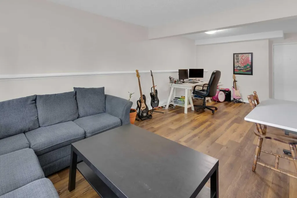 5601 Dalton Drive NW Calgary AB T3A 2E2