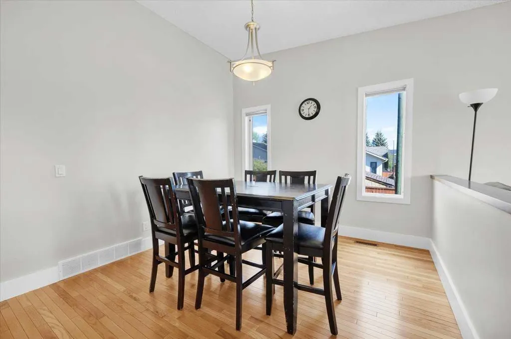 16207 Shawfield Drive SW Calgary AB t2y2v7