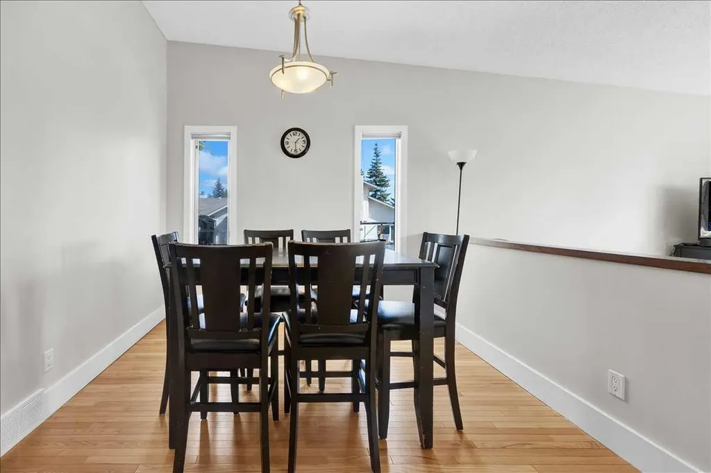 16207 Shawfield Drive SW Calgary AB t2y2v7