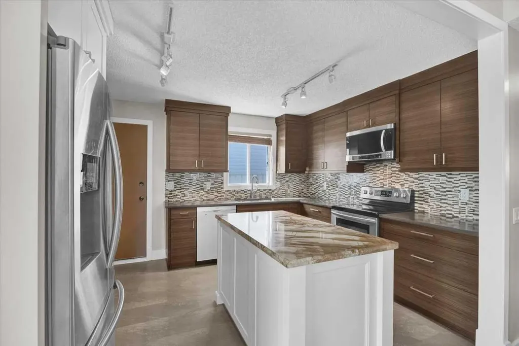 16207 Shawfield Drive SW Calgary AB t2y2v7