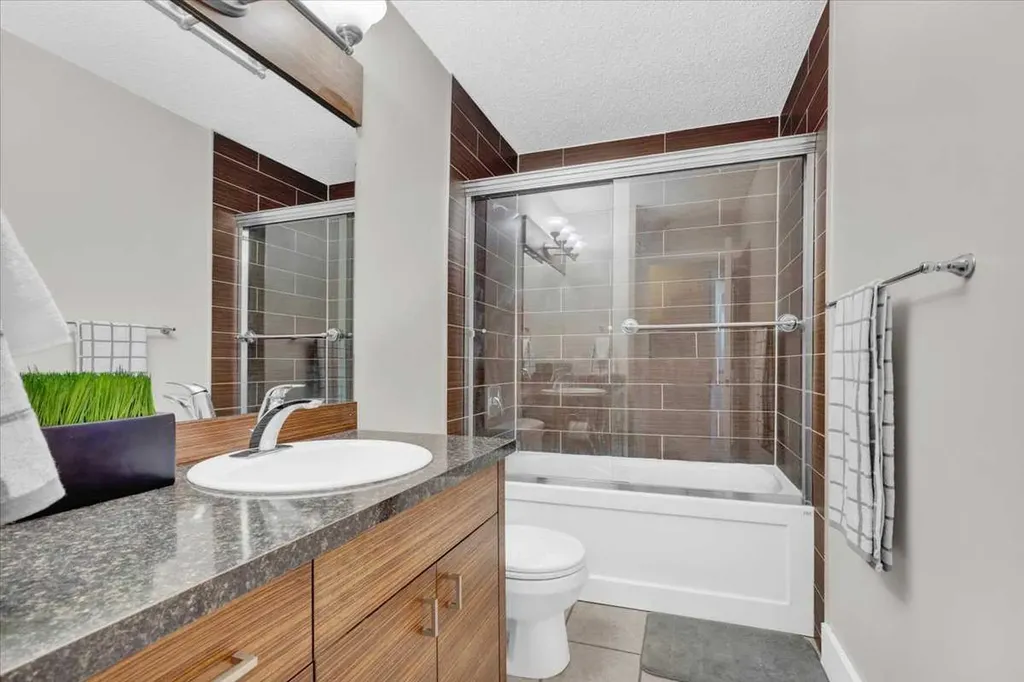 16207 Shawfield Drive SW Calgary AB t2y2v7