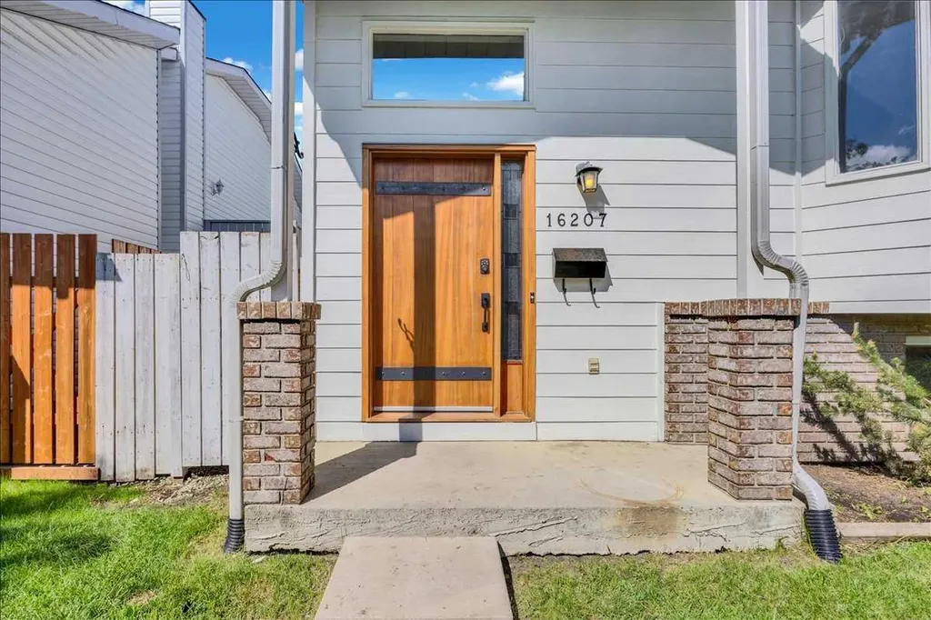 16207 Shawfield Drive SW Calgary AB t2y2v7