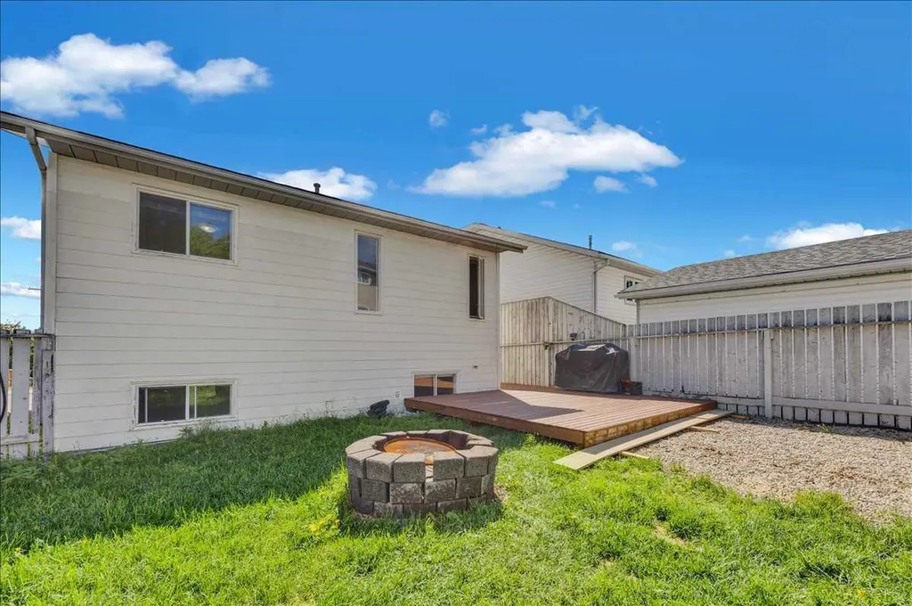 16207 Shawfield Drive SW Calgary AB t2y2v7