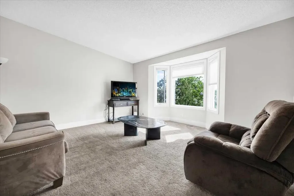 16207 Shawfield Drive SW Calgary AB t2y2v7