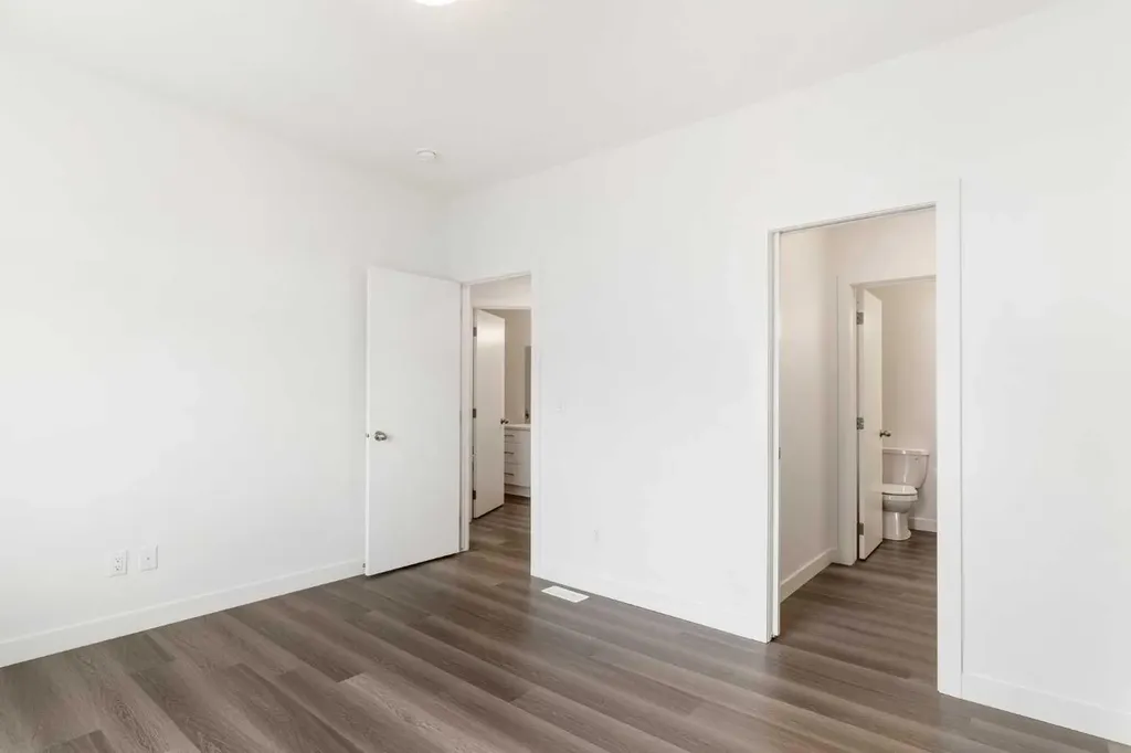 2117 81 Street SW Calgary AB T3H 6H5
