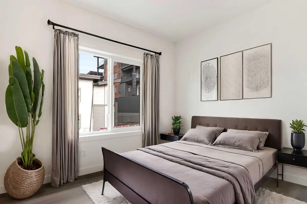 2117 81 Street SW Calgary AB T3H 6H5