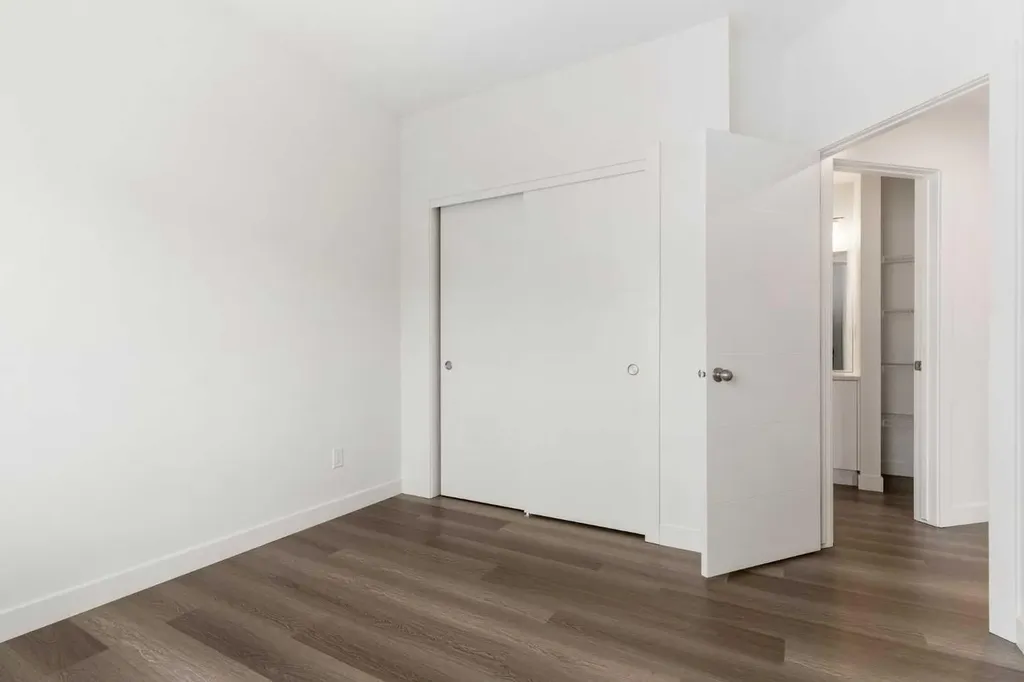 2117 81 Street SW Calgary AB T3H 6H5