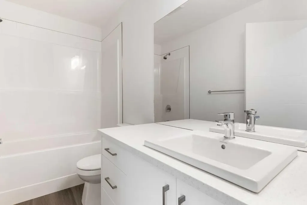 2117 81 Street SW Calgary AB T3H 6H5