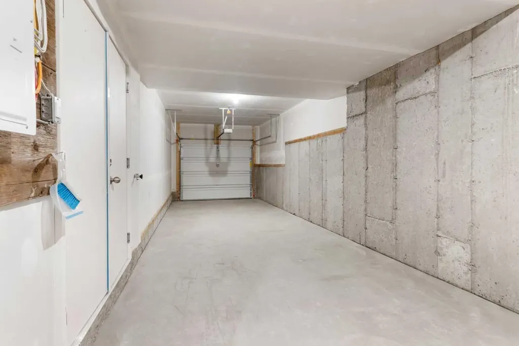2117 81 Street SW Calgary AB T3H 6H5