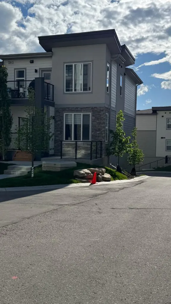 2117 81 Street SW Calgary AB T3H 6H5