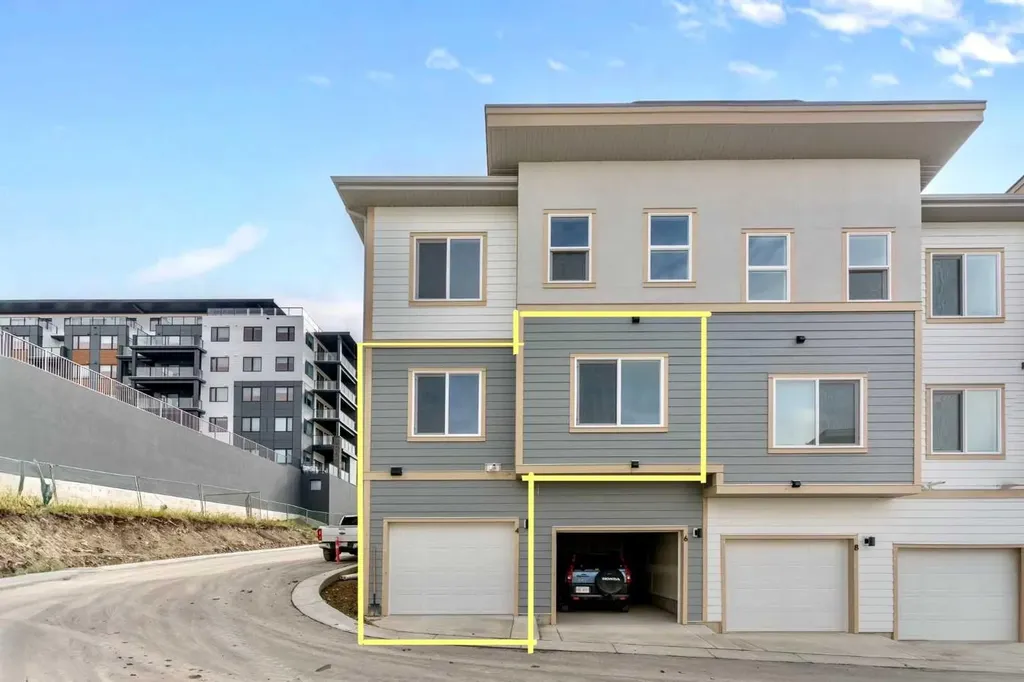 2117 81 Street SW Calgary AB T3H 6H5