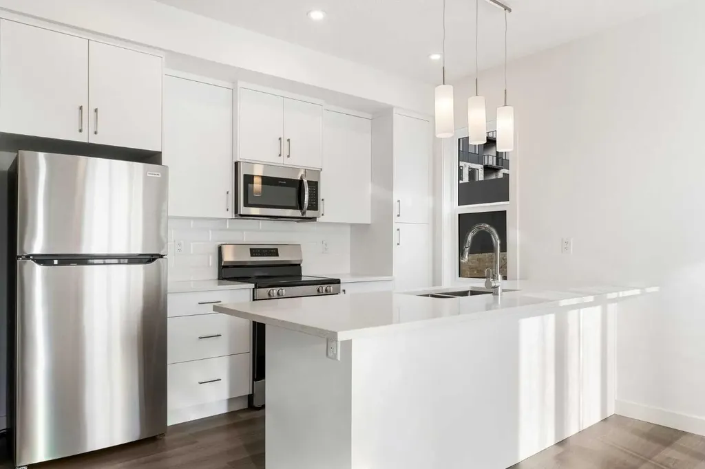 2117 81 Street SW Calgary AB T3H 6H5