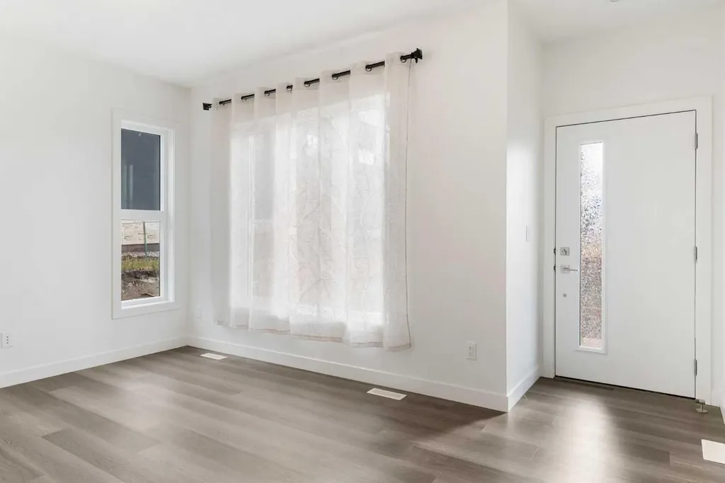 2117 81 Street SW Calgary AB T3H 6H5