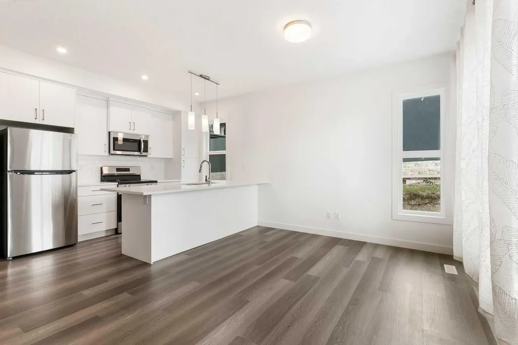 2117 81 Street SW Calgary AB T3H 6H5