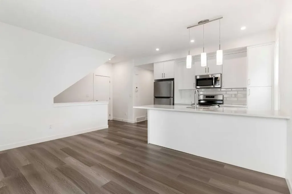 2117 81 Street SW Calgary AB T3H 6H5