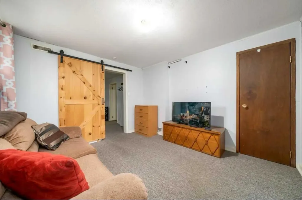 343 10 Street SW Medicine Hat AB T1A 4R6